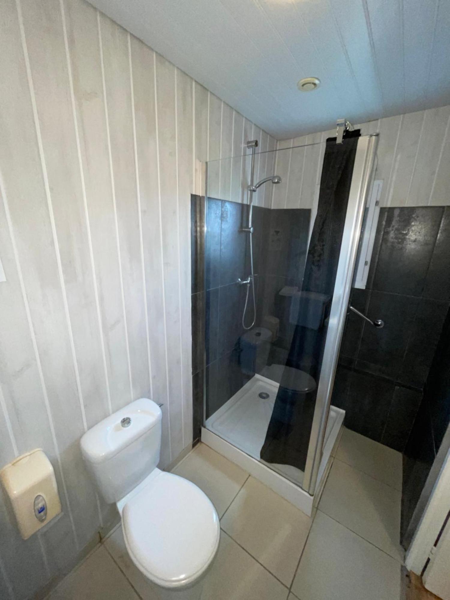 Hotel Auberge Des Charmilles Sainte-Soulle Bilik gambar
