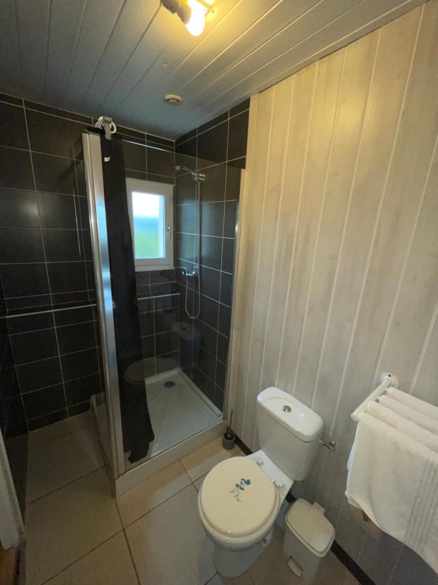 Hotel Auberge Des Charmilles Sainte-Soulle Bilik gambar
