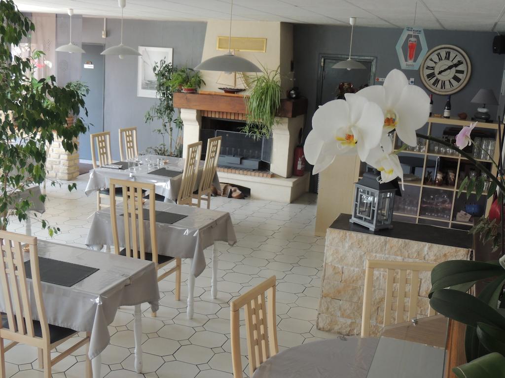 Hotel Auberge Des Charmilles Sainte-Soulle Luaran gambar